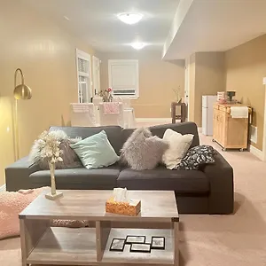 Cozy And Stylish Entire In Canada