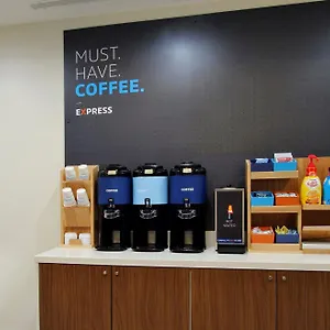 Hotel Express & Airport South By Ihg, Toronto